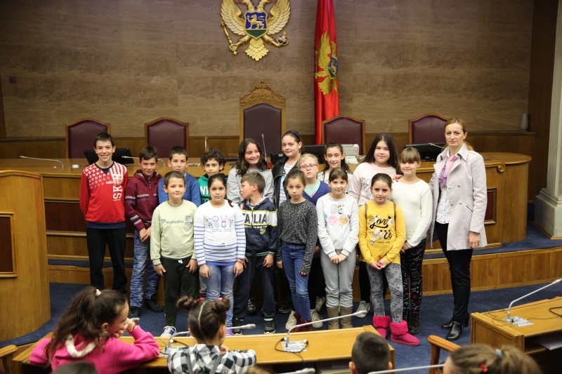 Students of the fifth grade of “Vladimir Nazor” Primary School visit the Parliament
