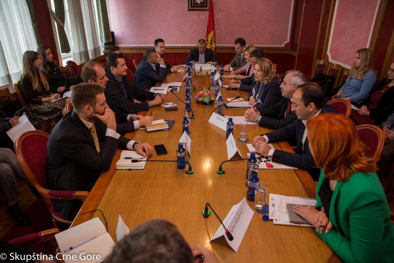 Održan sastanak članova Odbora za ekonomiju, finansije i budžet sa parlamentarnom delegacijom Republike Kosovo