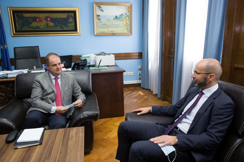 Vice President Nimanbegu holds meeting with Ambassador of Slovenia