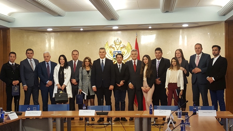 President of the Parliament meets with representatives of NGO &quot;Young Roma&quot;
