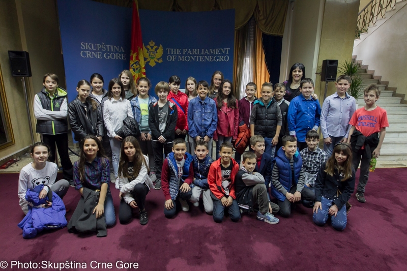 Students of the Primary School “Maksim Gorki” visit the Parliament