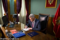 Predsjednik Skupštine potpisao Odluku o osnivanju Informaciono-dokumentacionog centra Crna Gora